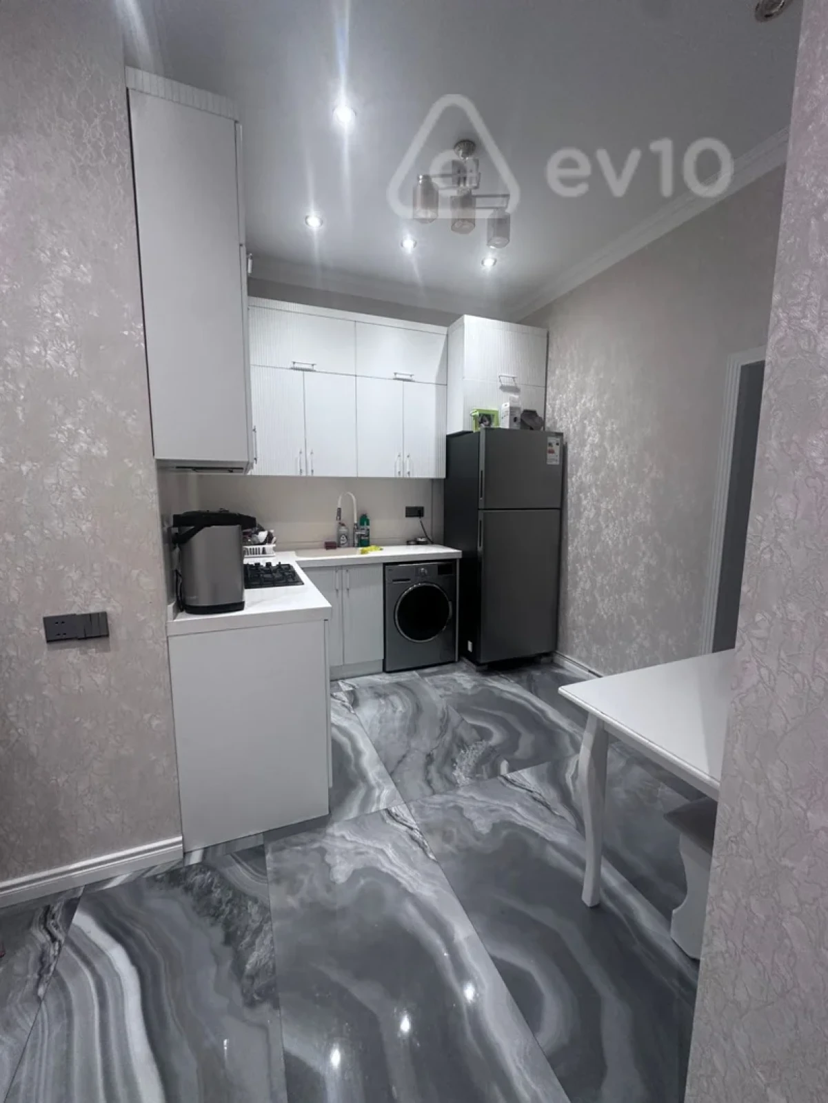 Kirayə verilir 2 otaqlı yeni tikili 70 m²