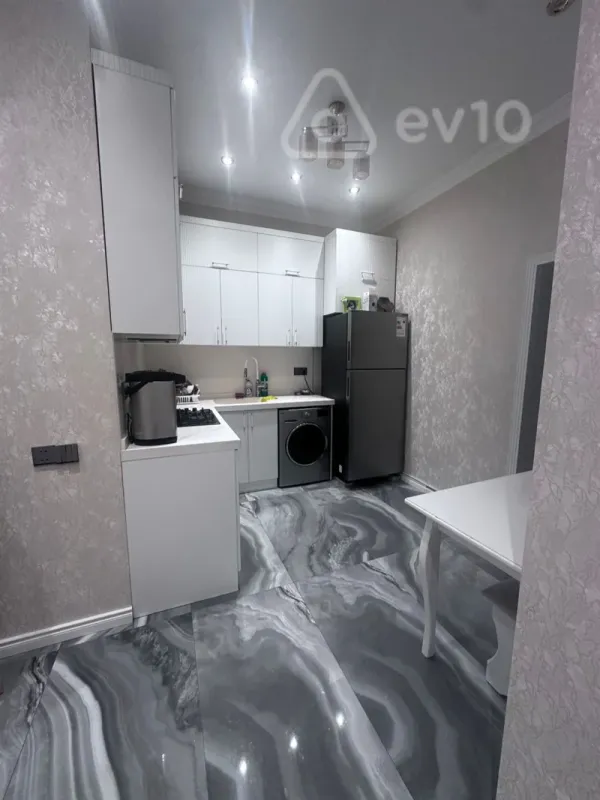 Kirayə verilir 2 otaqlı yeni tikili 70 m²