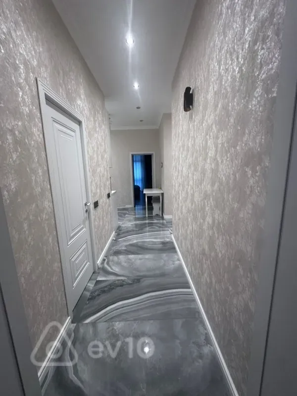 Kirayə verilir 2 otaqlı yeni tikili 70 m²