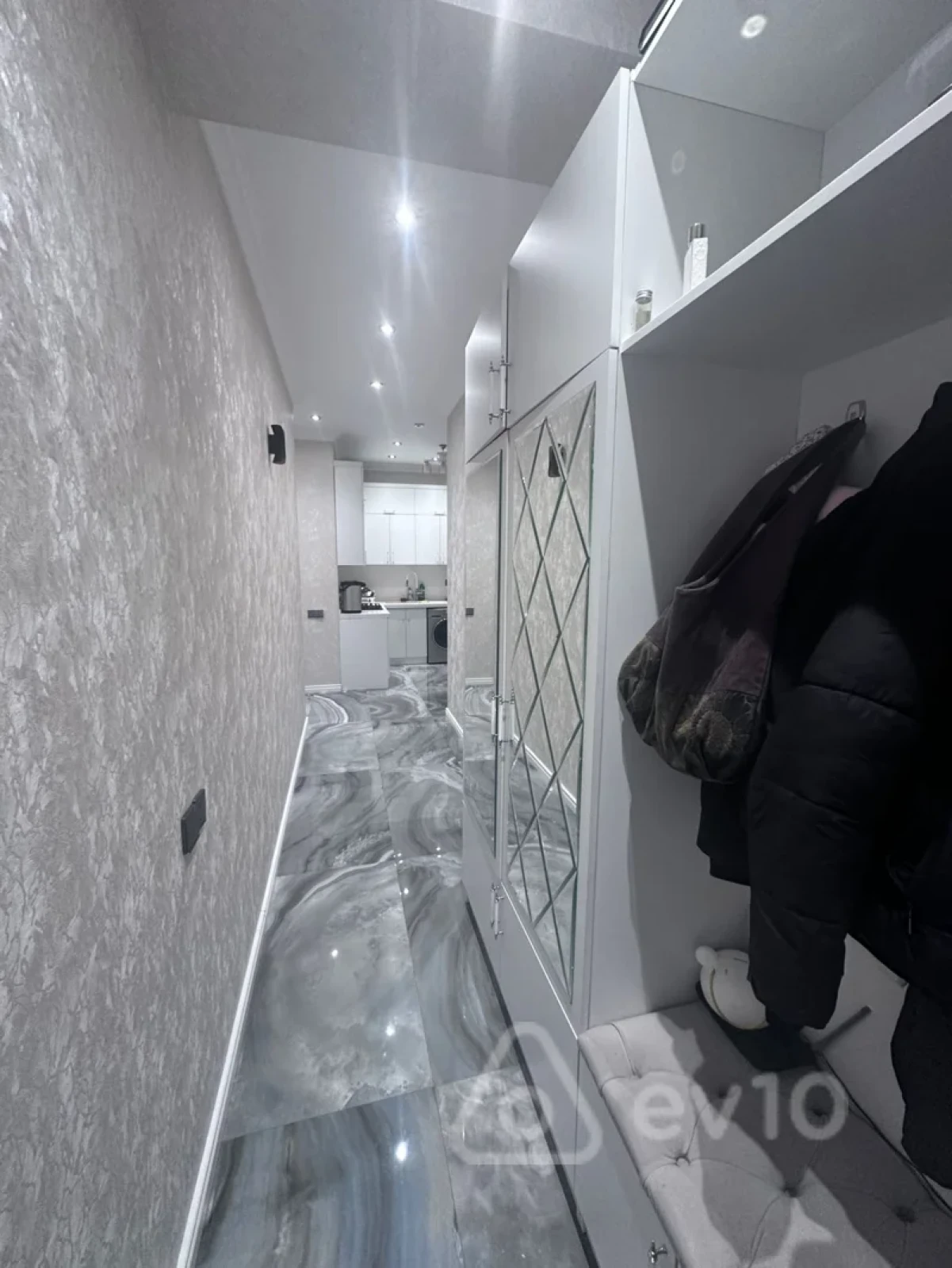 Kirayə verilir 2 otaqlı yeni tikili 70 m²