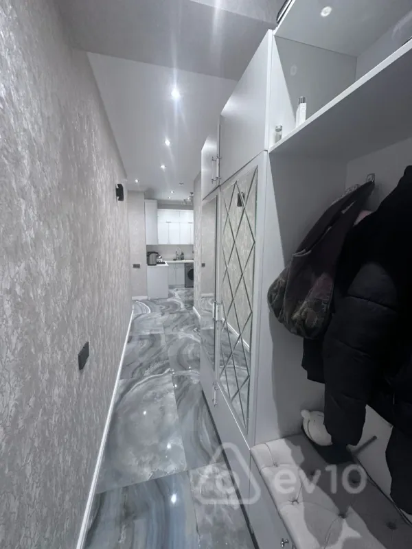 Kirayə verilir 2 otaqlı yeni tikili 70 m²