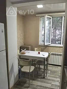 Satılır 2 otaqlı köhnə tikili 40 m²