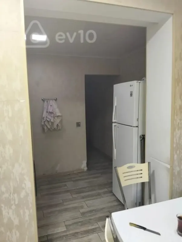 Satılır 2 otaqlı köhnə tikili 40 m²
