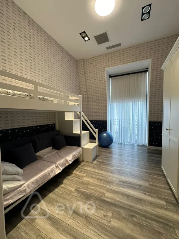 Kirayə verilir 3 otaqlı yeni tikili 150 m²