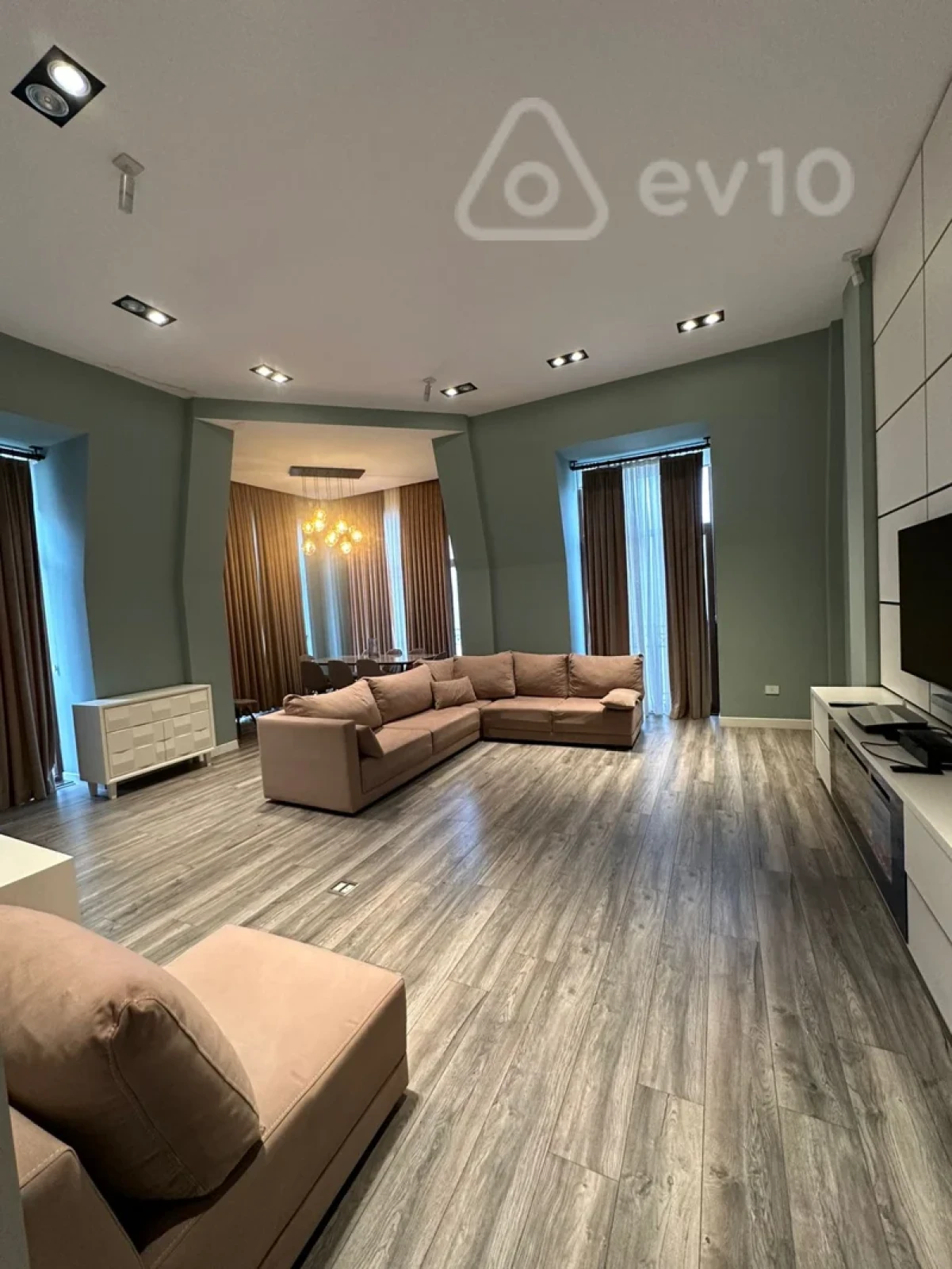 Kirayə verilir 3 otaqlı yeni tikili 150 m²