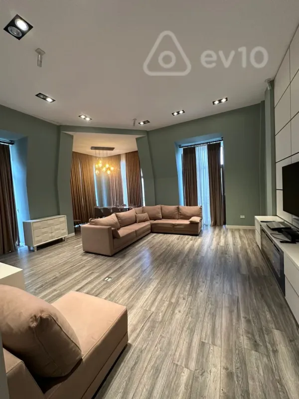 Kirayə verilir 3 otaqlı yeni tikili 150 m²