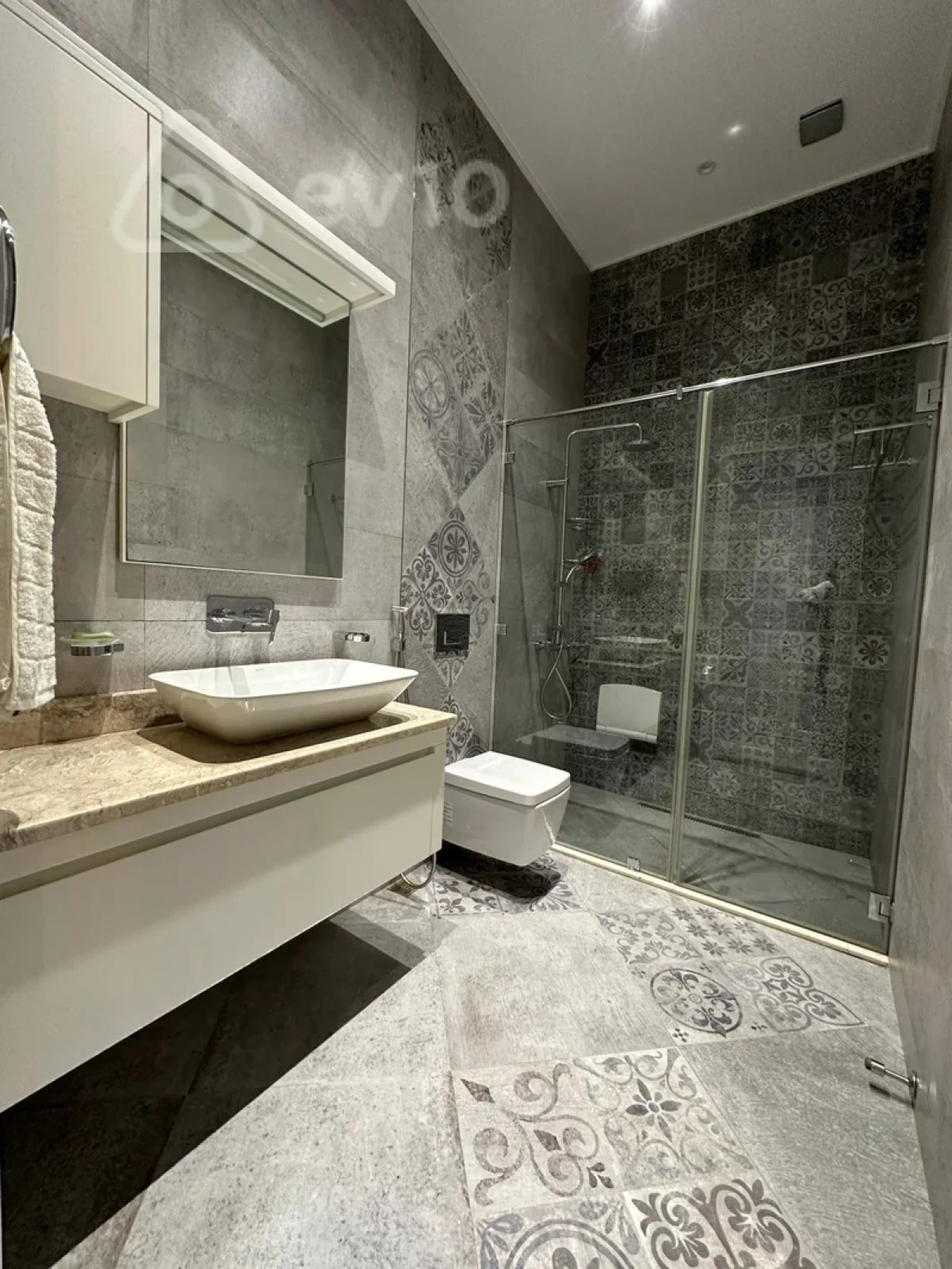 Kirayə verilir 3 otaqlı yeni tikili 150 m²