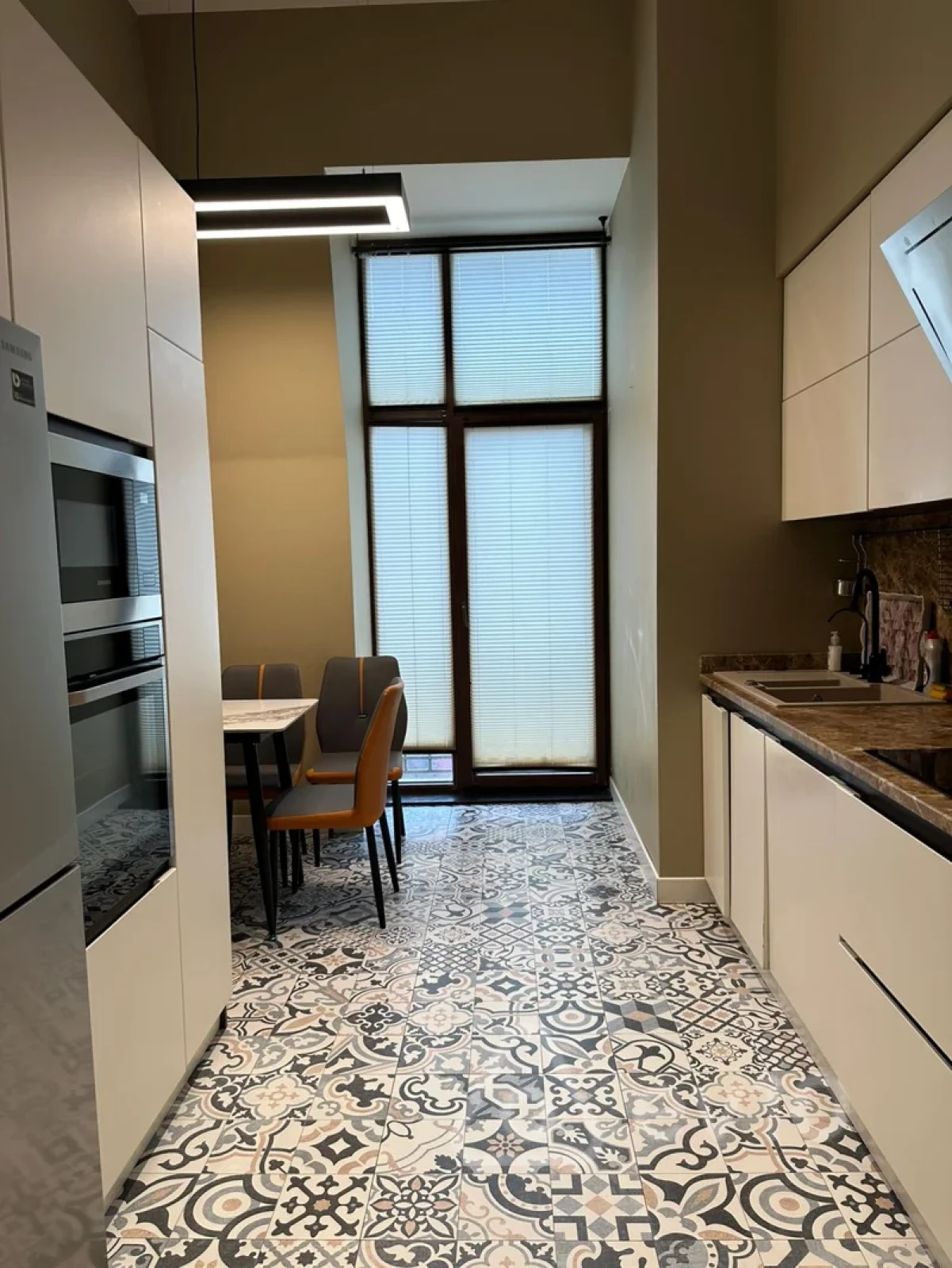 Kirayə verilir 3 otaqlı yeni tikili 150 m²