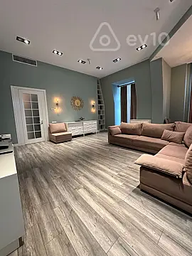 Kirayə verilir 3 otaqlı yeni tikili 150 m²