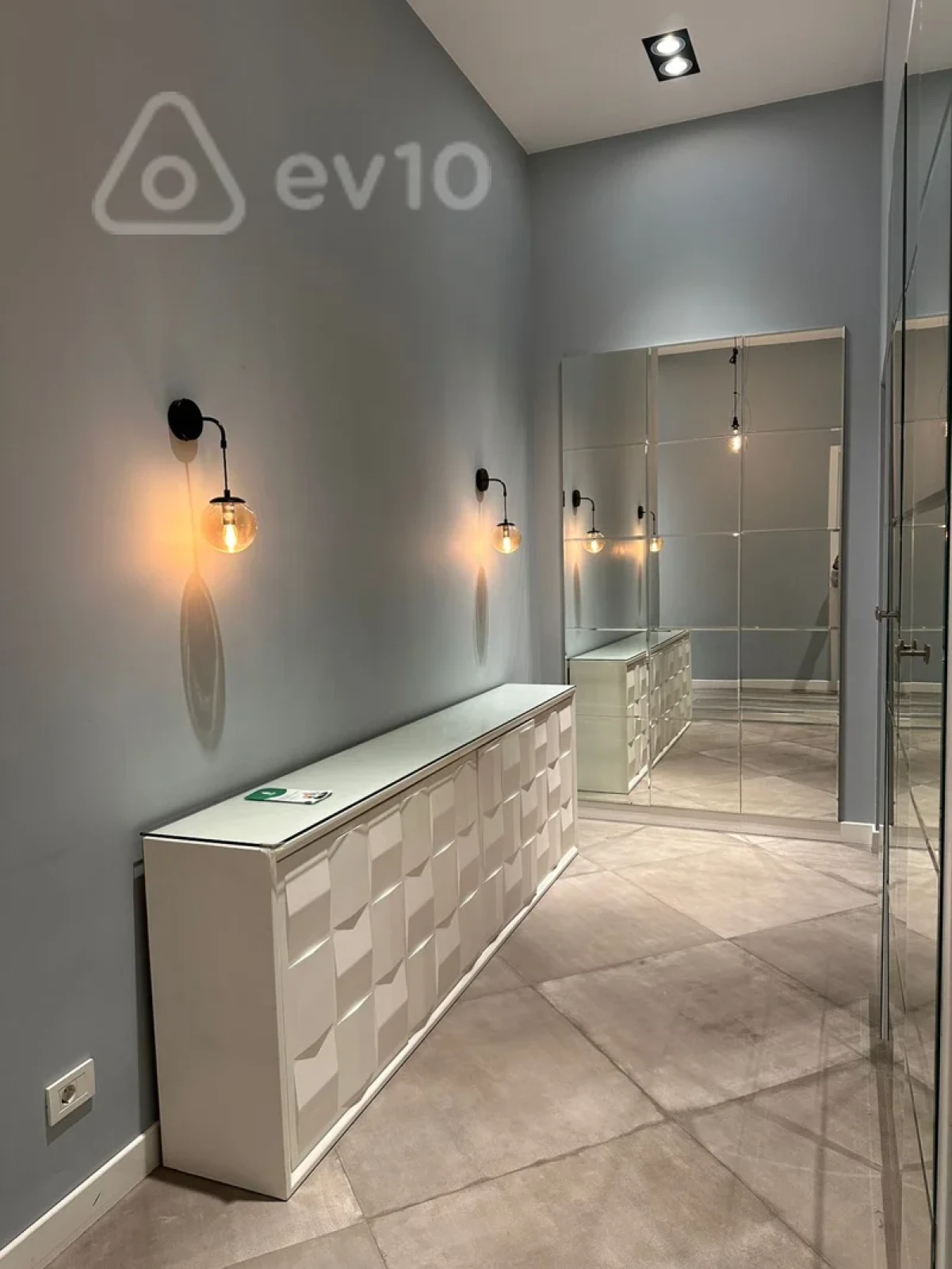 Kirayə verilir 3 otaqlı yeni tikili 150 m²