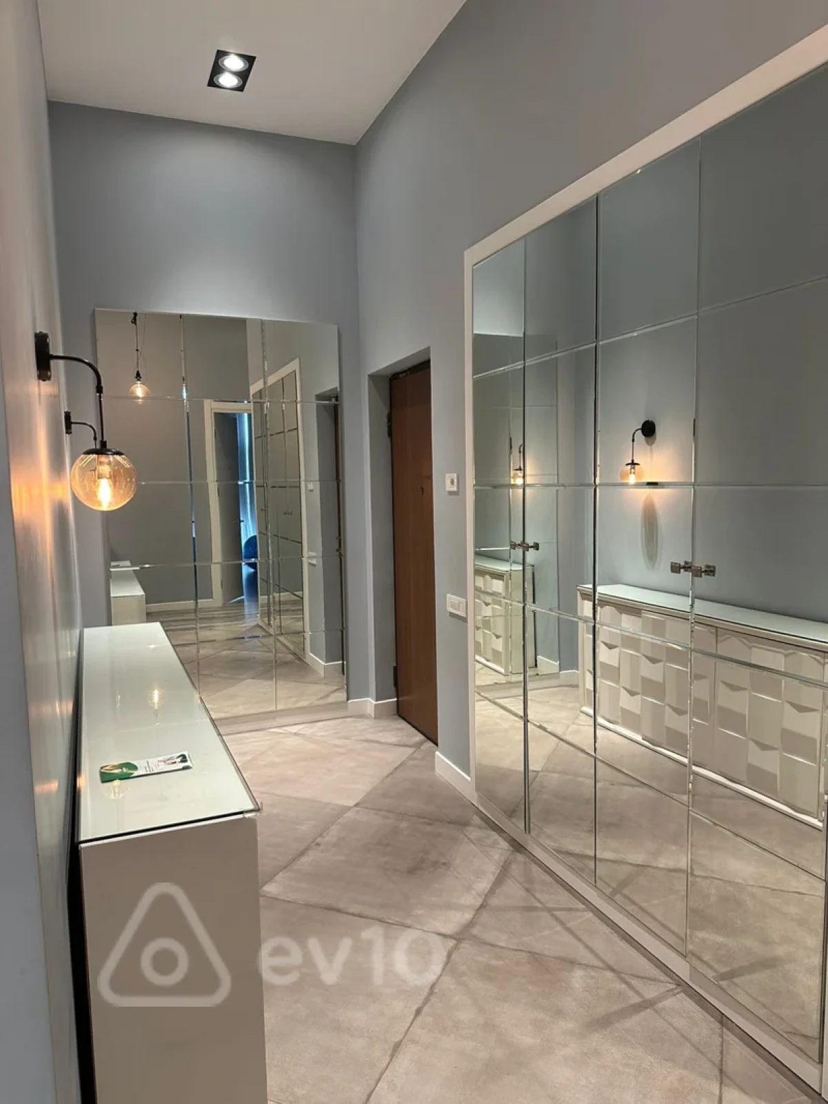 Kirayə verilir 3 otaqlı yeni tikili 150 m²