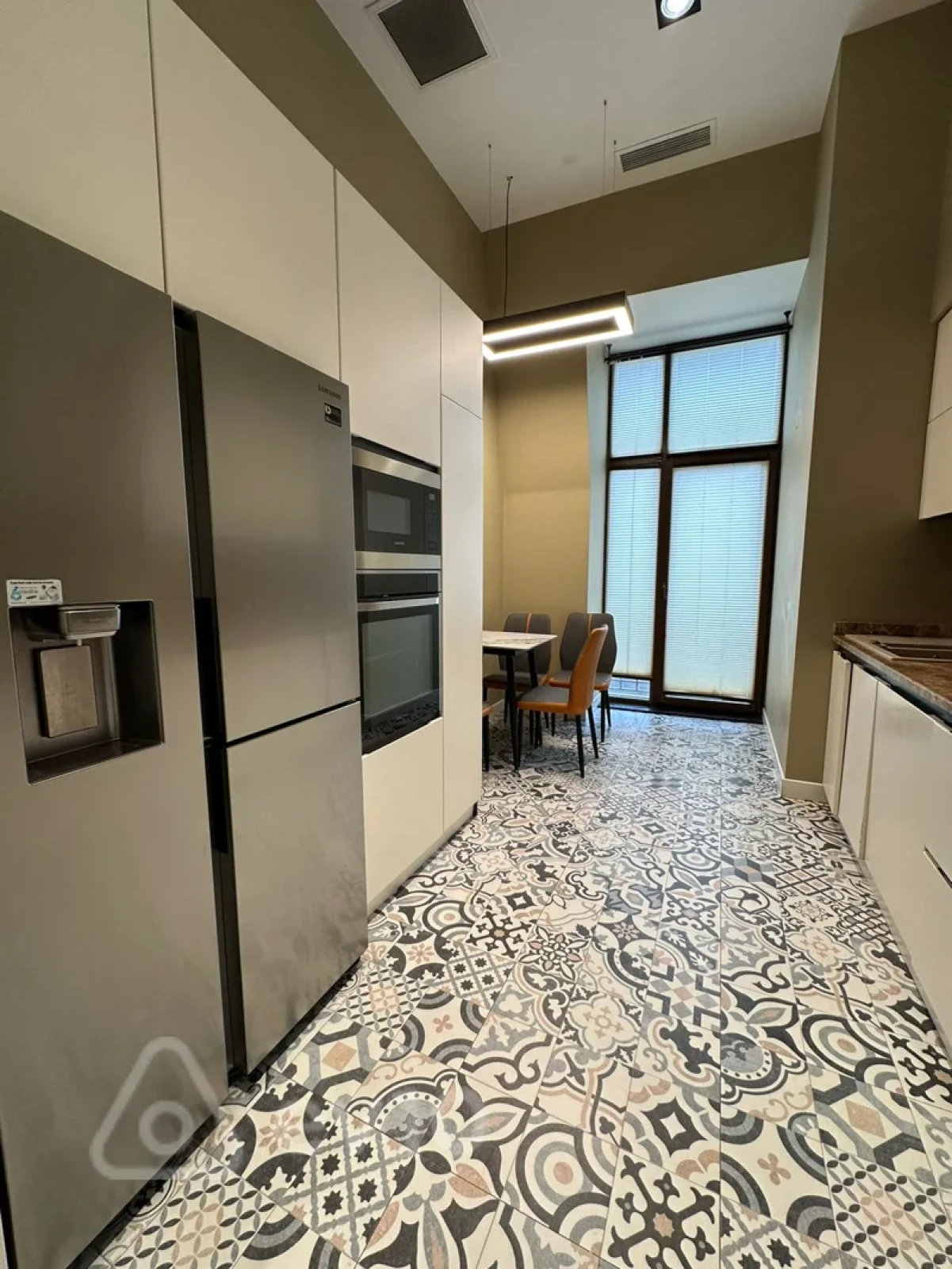 Kirayə verilir 3 otaqlı yeni tikili 150 m²