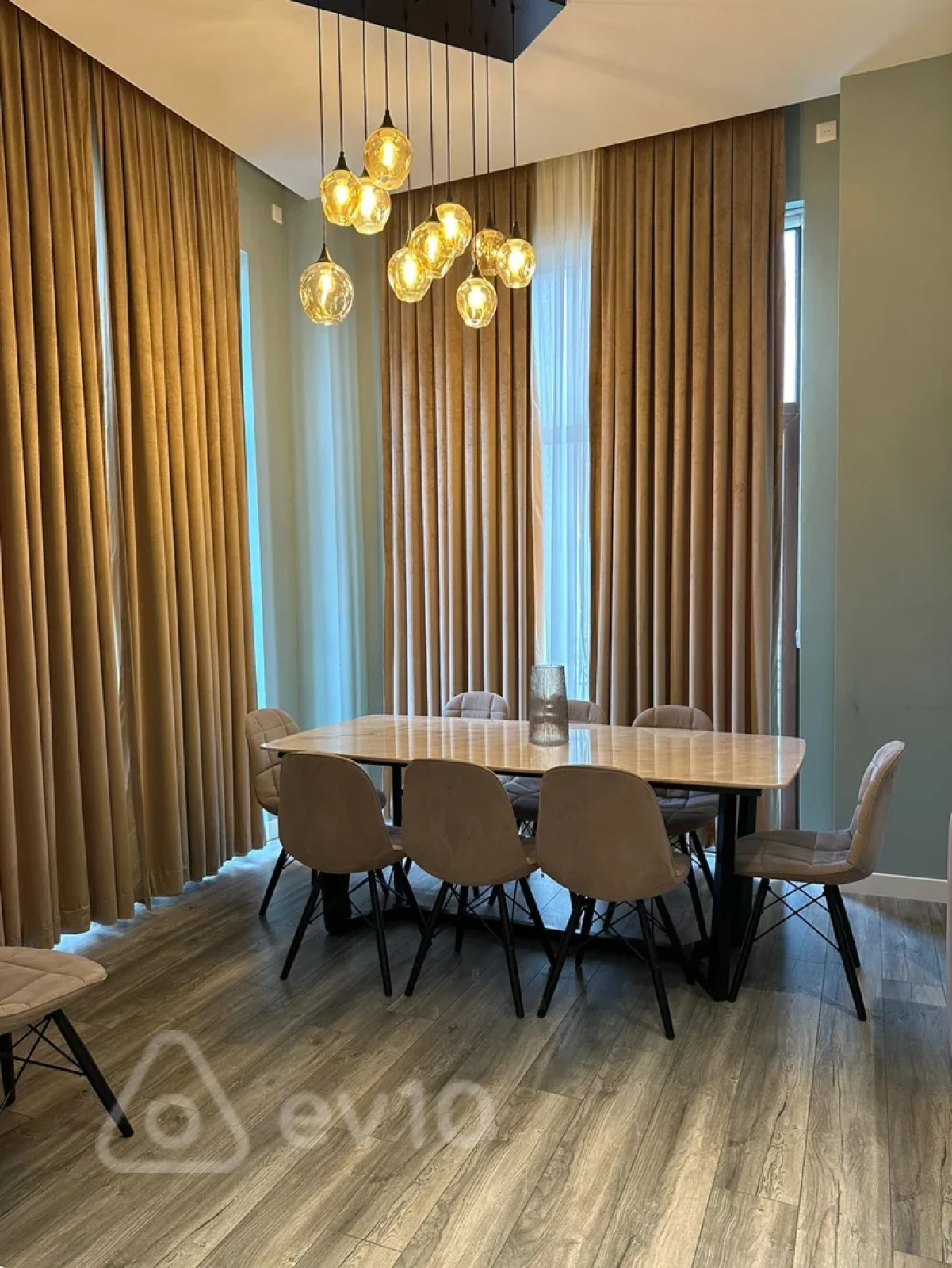 Kirayə verilir 3 otaqlı yeni tikili 150 m²