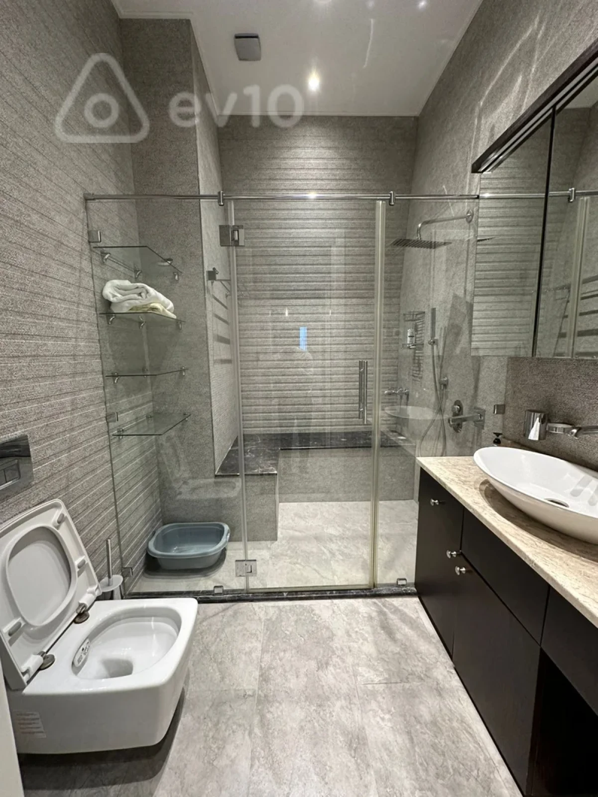 Kirayə verilir 3 otaqlı yeni tikili 150 m²