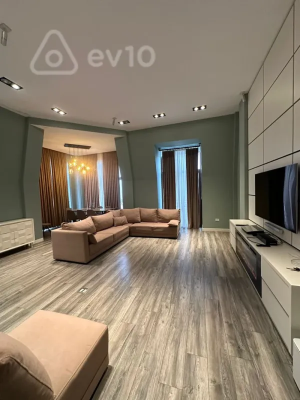 Kirayə verilir 3 otaqlı yeni tikili 150 m²