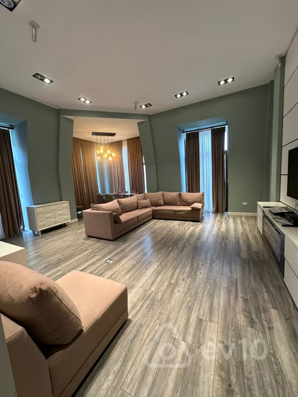 Kirayə verilir 3 otaqlı yeni tikili 150 m²