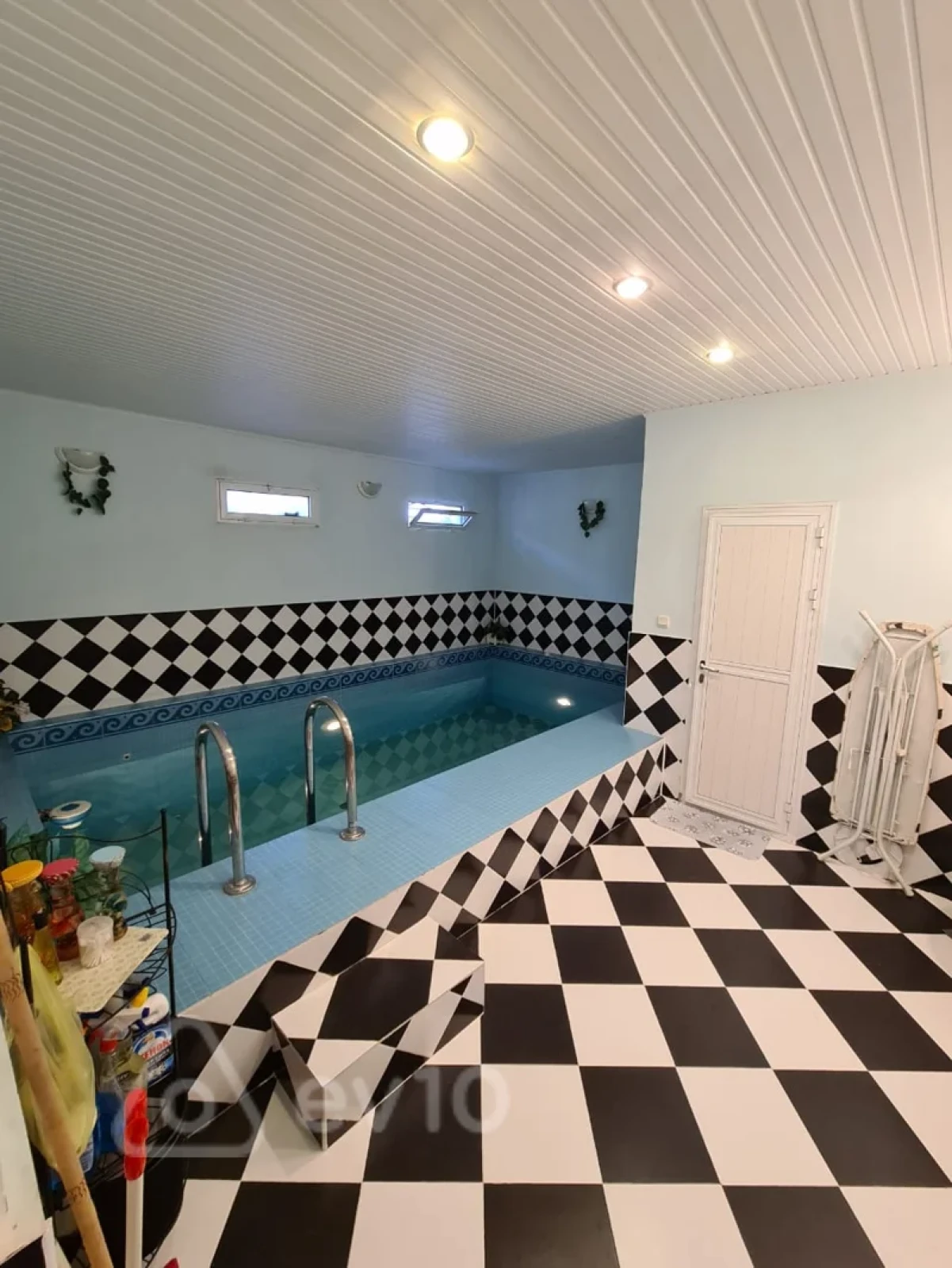 Satılır 5 otaqlı həyət evi 245 m²