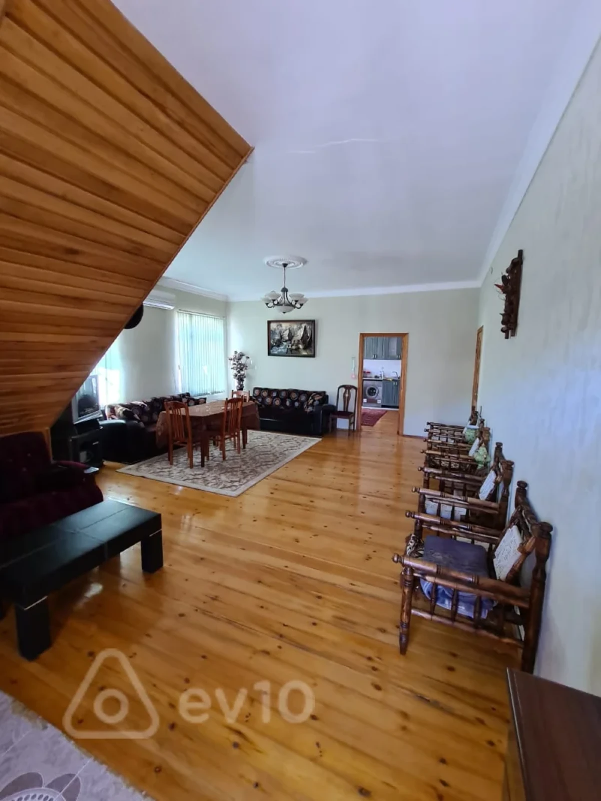 Satılır 5 otaqlı həyət evi 245 m²