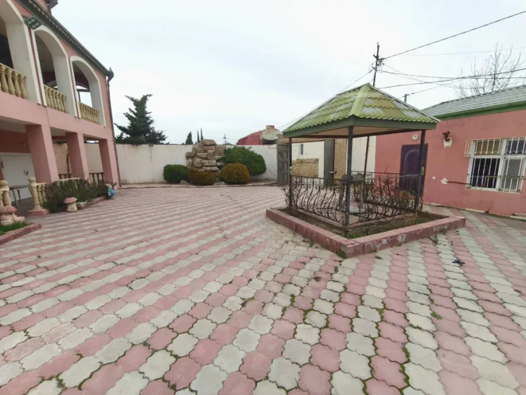 Satılır 5 otaqlı həyət evi 245 m²
