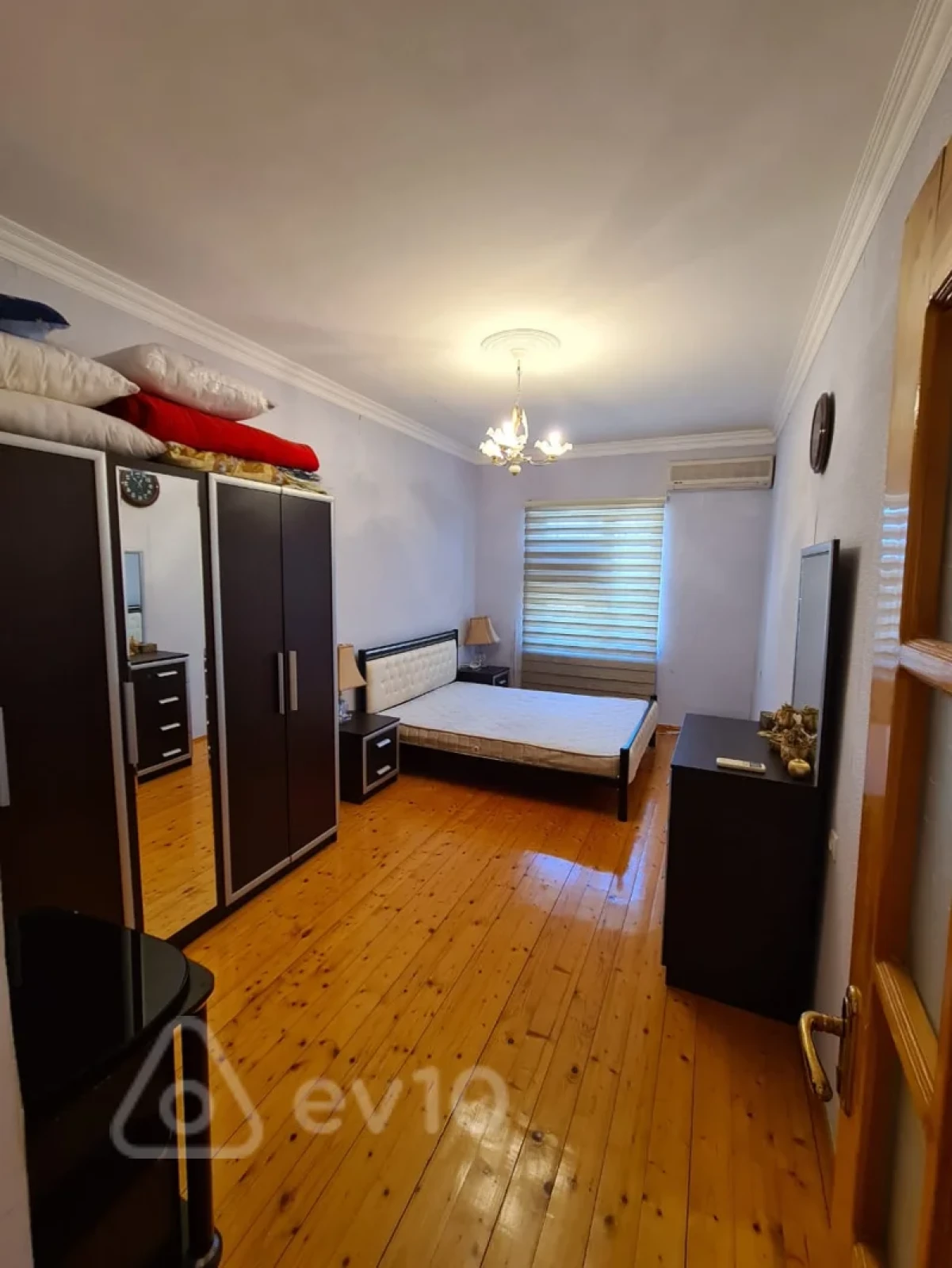 Satılır 5 otaqlı həyət evi 245 m²