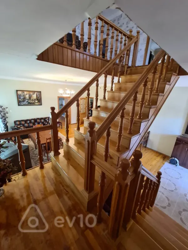 Satılır 5 otaqlı həyət evi 245 m²