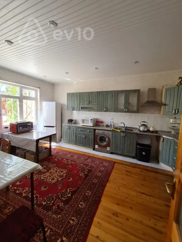 Satılır 5 otaqlı həyət evi 245 m²