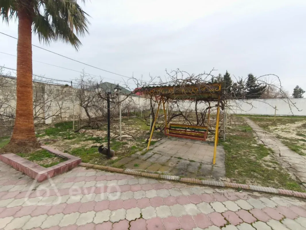 Satılır 5 otaqlı həyət evi 245 m²