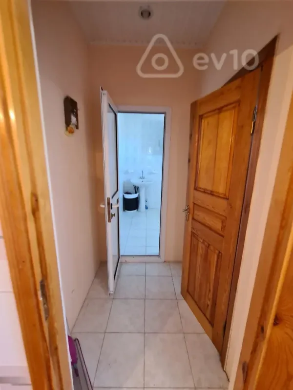 Satılır 5 otaqlı həyət evi 245 m²