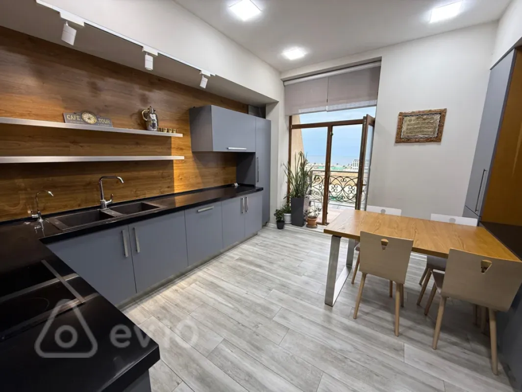 Kirayə verilir 4 otaqlı yeni tikili 190 m²