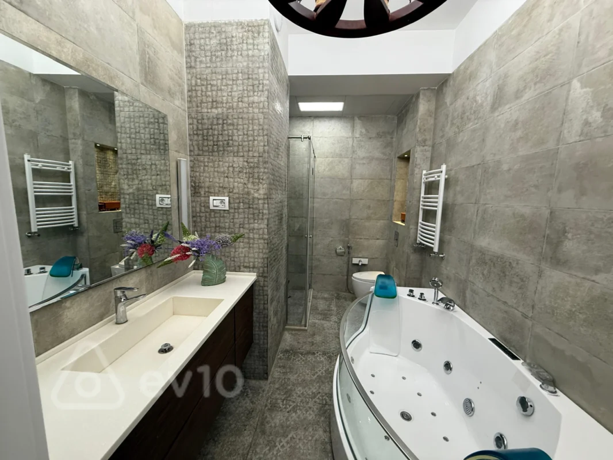 Kirayə verilir 4 otaqlı yeni tikili 190 m²