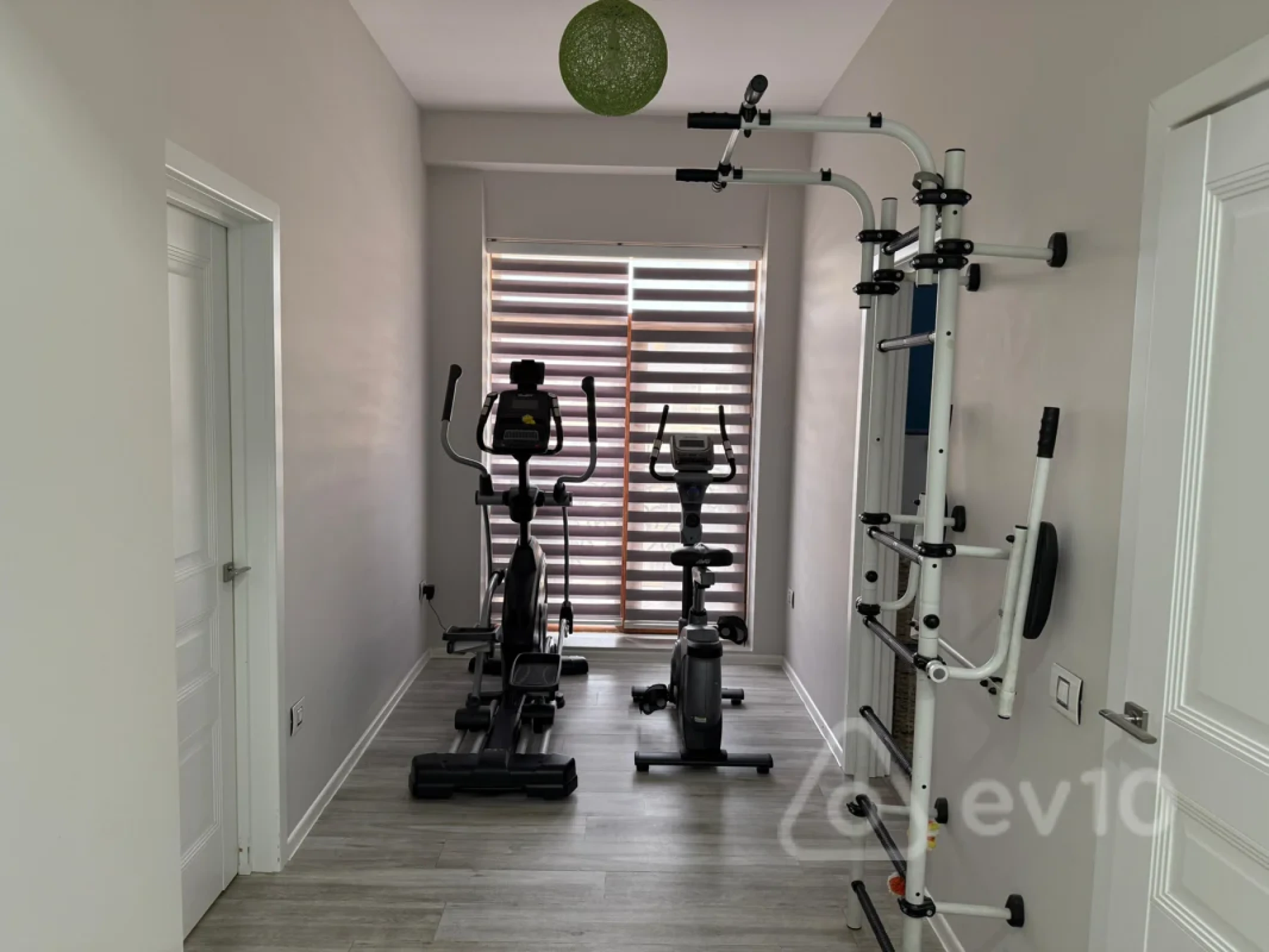 Kirayə verilir 4 otaqlı yeni tikili 190 m²