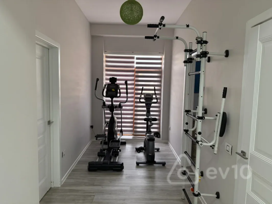 Kirayə verilir 4 otaqlı yeni tikili 190 m²