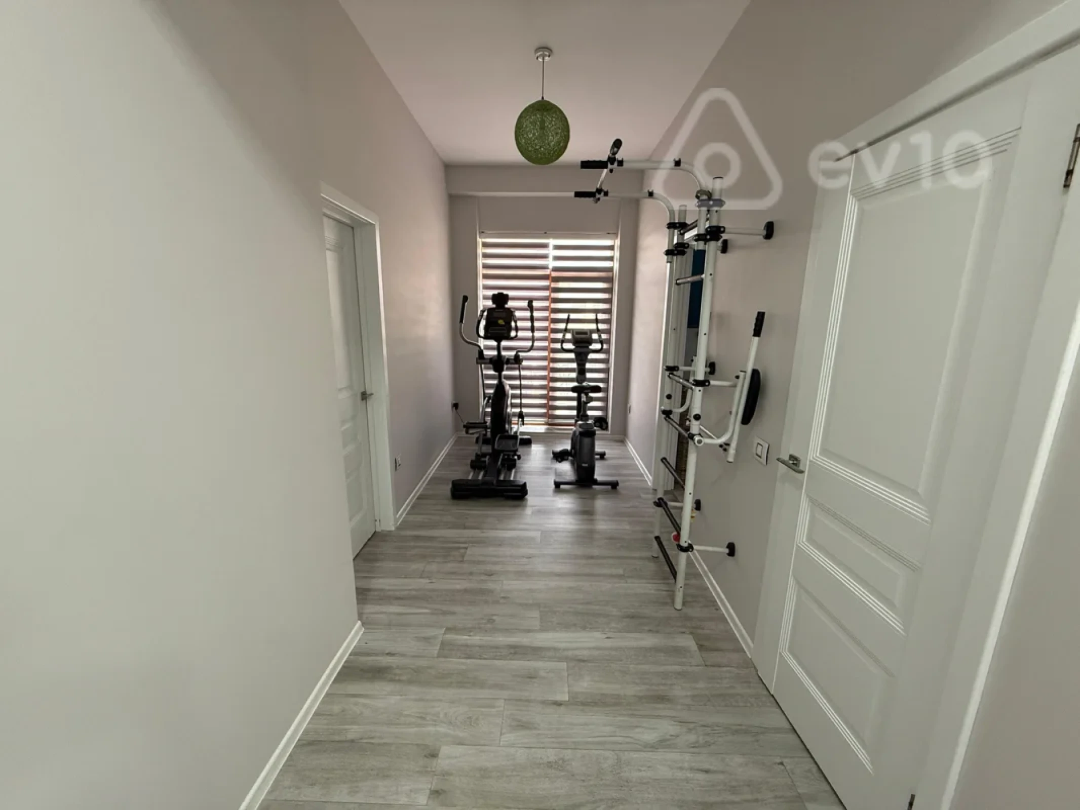 Kirayə verilir 4 otaqlı yeni tikili 190 m²