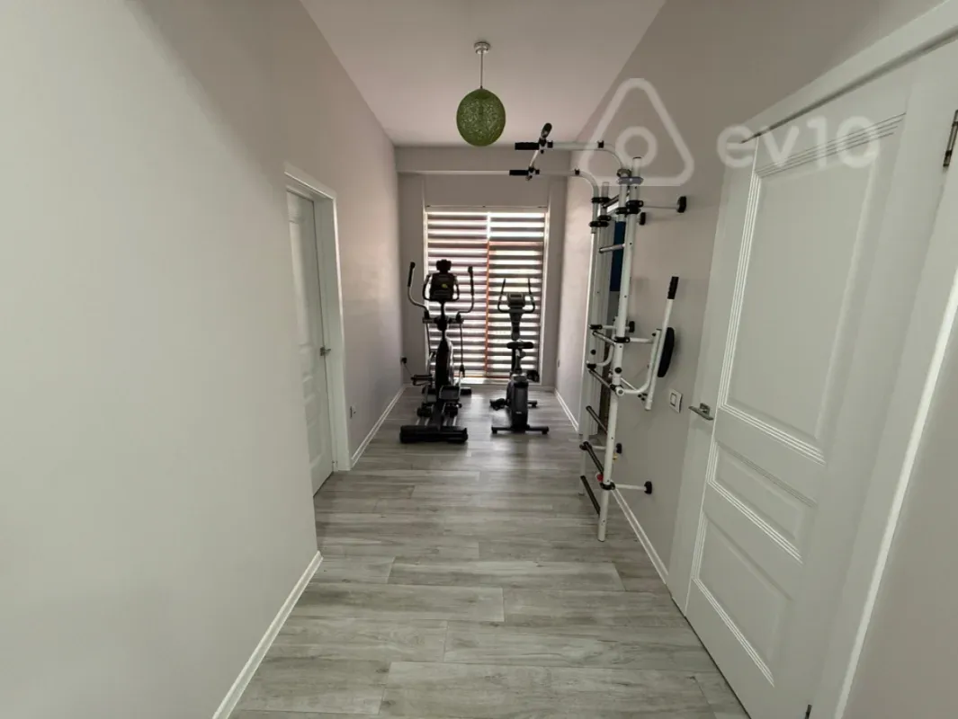 Kirayə verilir 4 otaqlı yeni tikili 190 m²