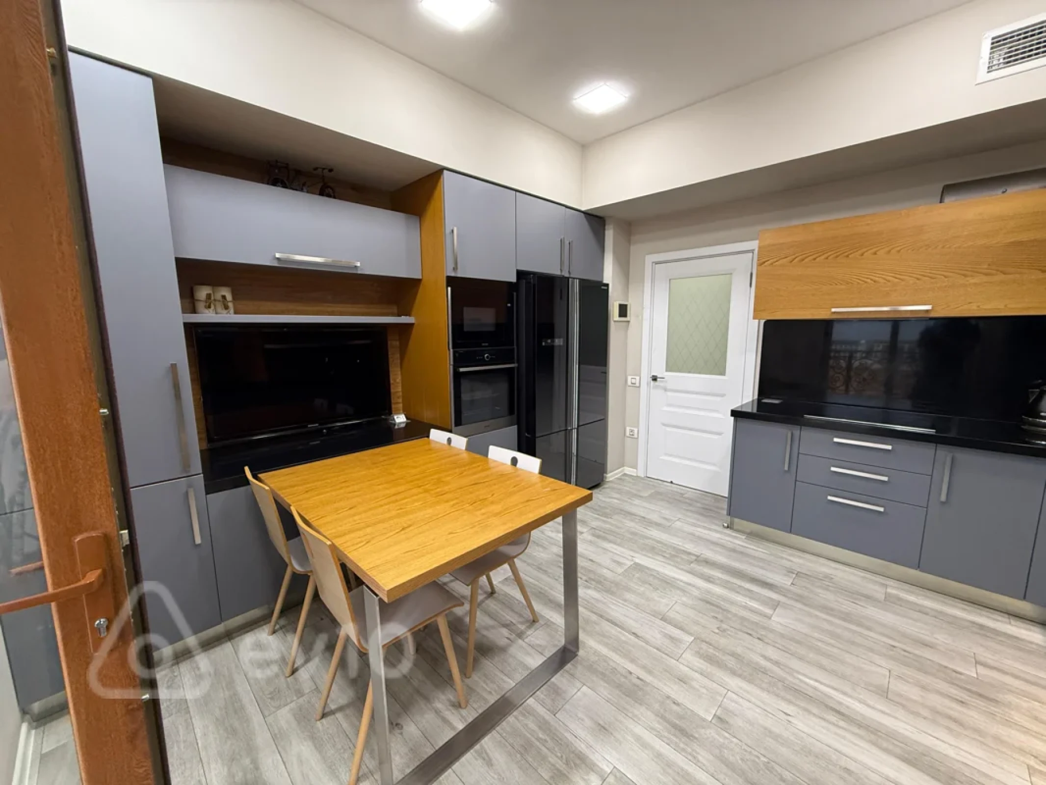 Kirayə verilir 4 otaqlı yeni tikili 190 m²