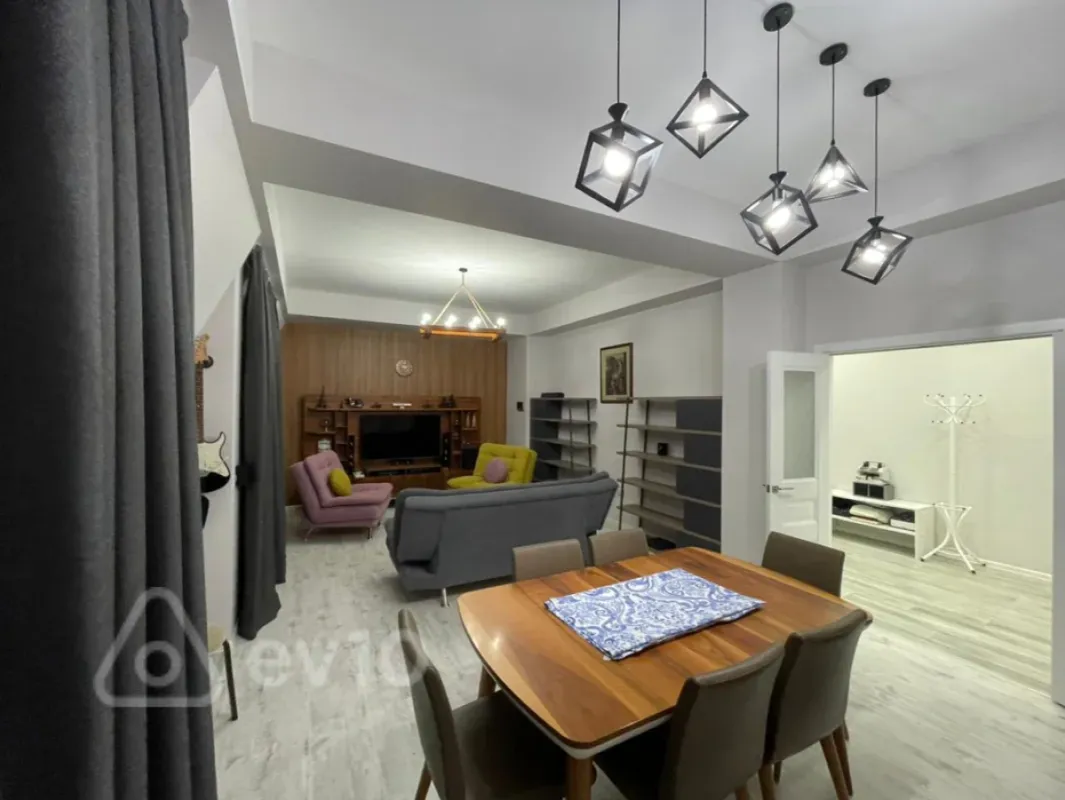Kirayə verilir 4 otaqlı yeni tikili 190 m²