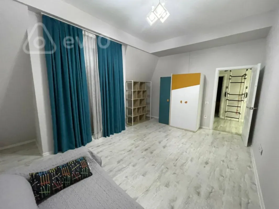 Kirayə verilir 4 otaqlı yeni tikili 190 m²