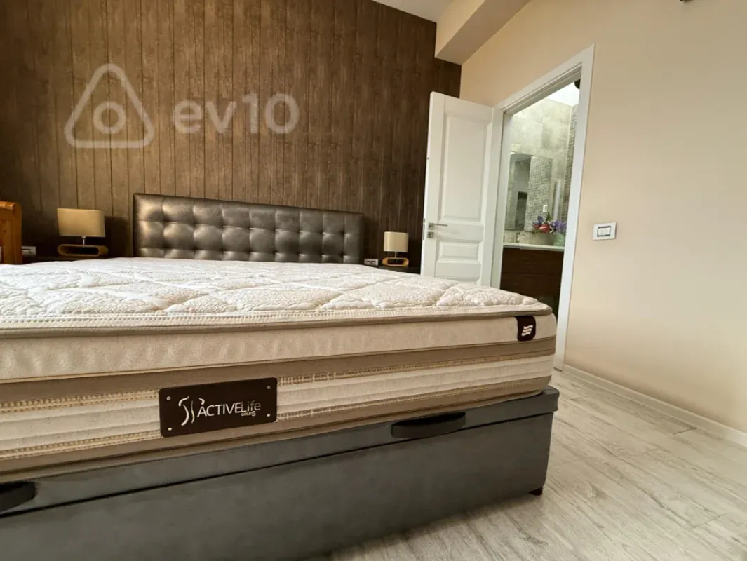 Kirayə verilir 4 otaqlı yeni tikili 190 m²