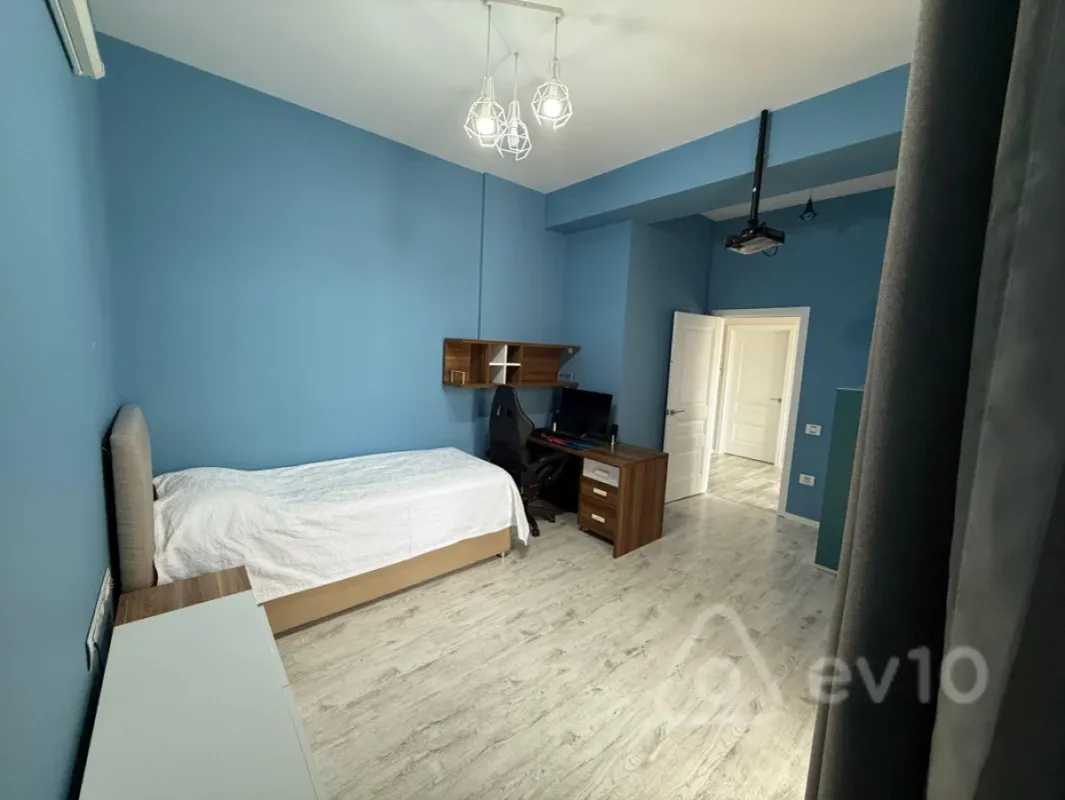 Kirayə verilir 4 otaqlı yeni tikili 190 m²