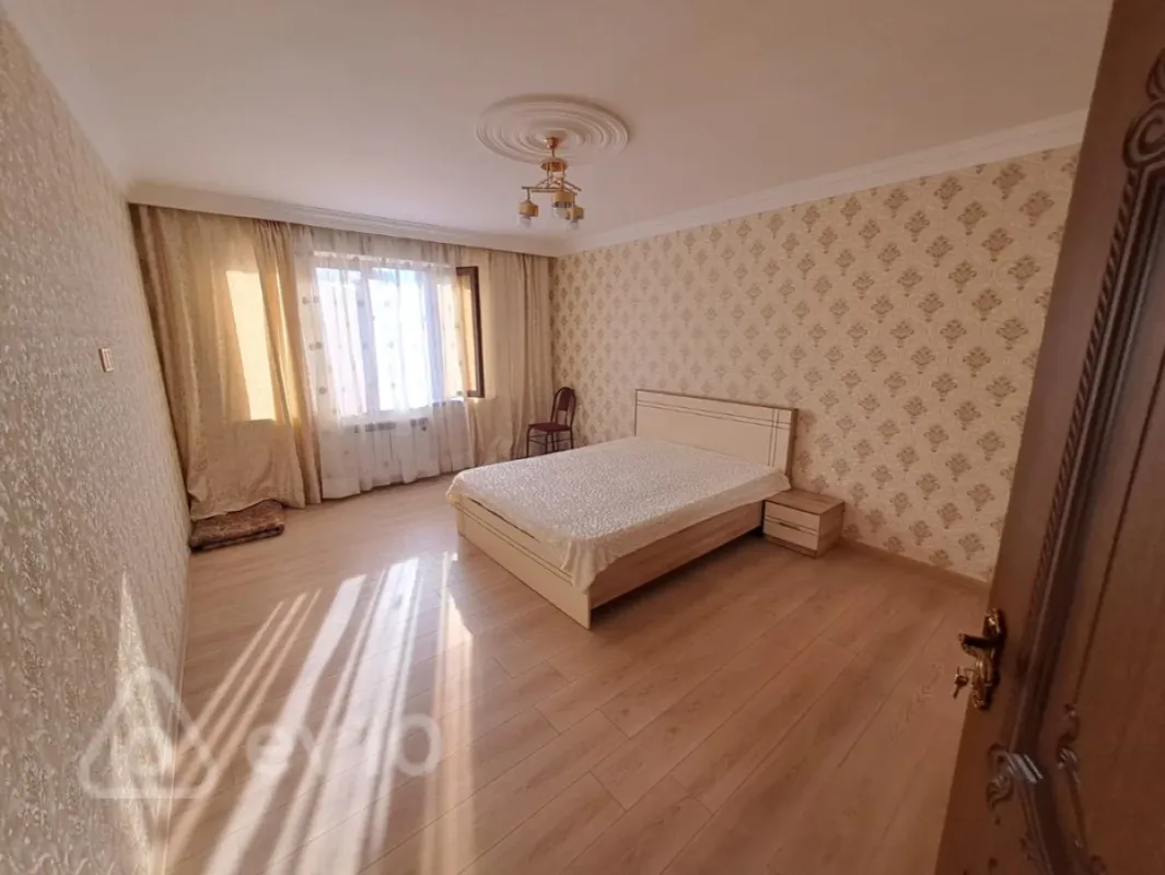 Kirayə verilir 3 otaqlı yeni tikili 70 m²