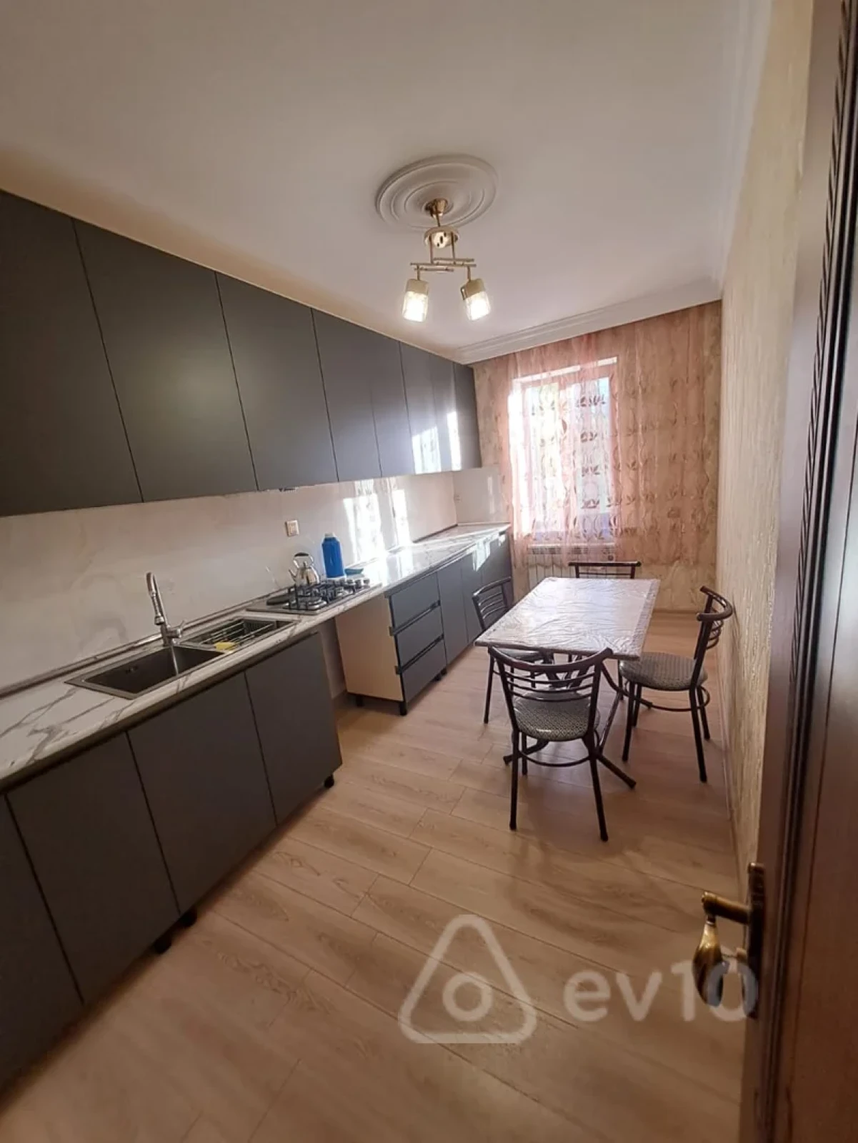 Kirayə verilir 3 otaqlı yeni tikili 70 m²
