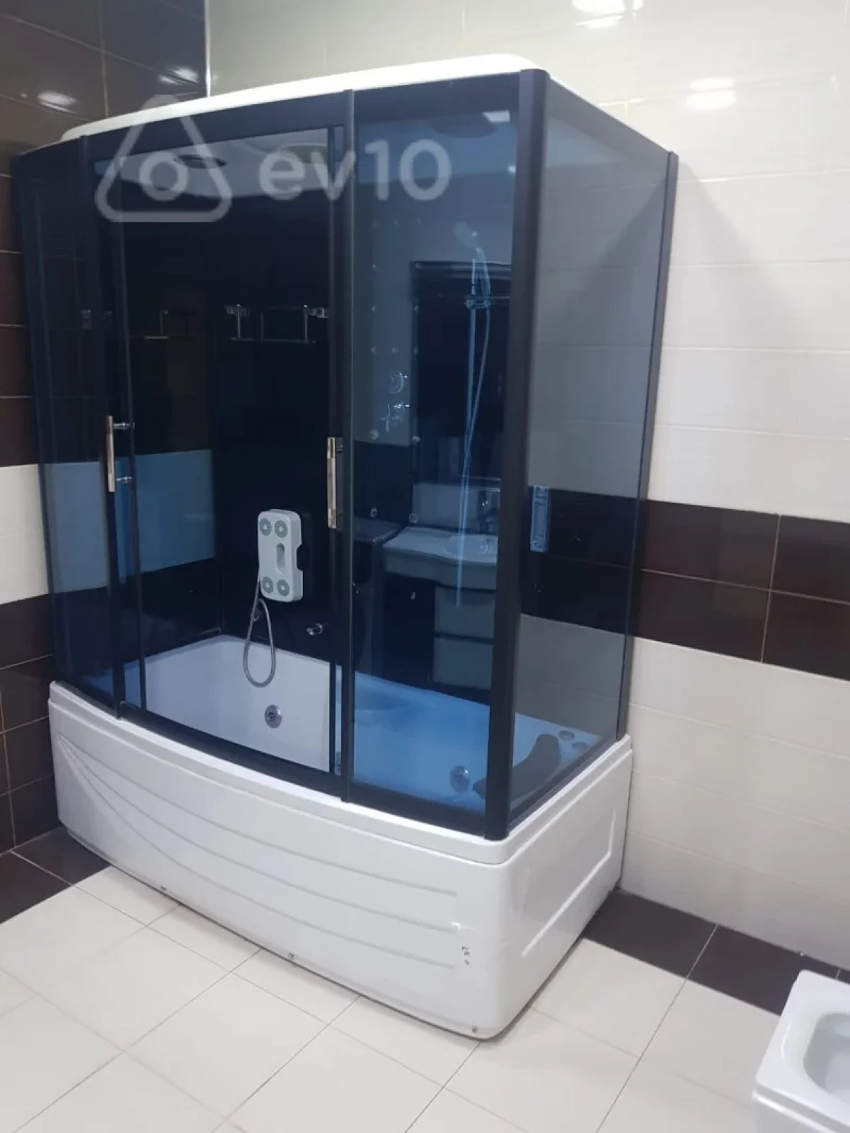 Kirayə verilir 4 otaqlı yeni tikili 210 m²