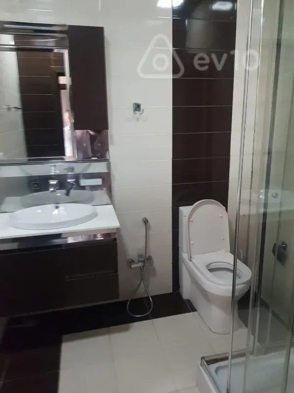 Kirayə verilir 4 otaqlı yeni tikili 210 m²