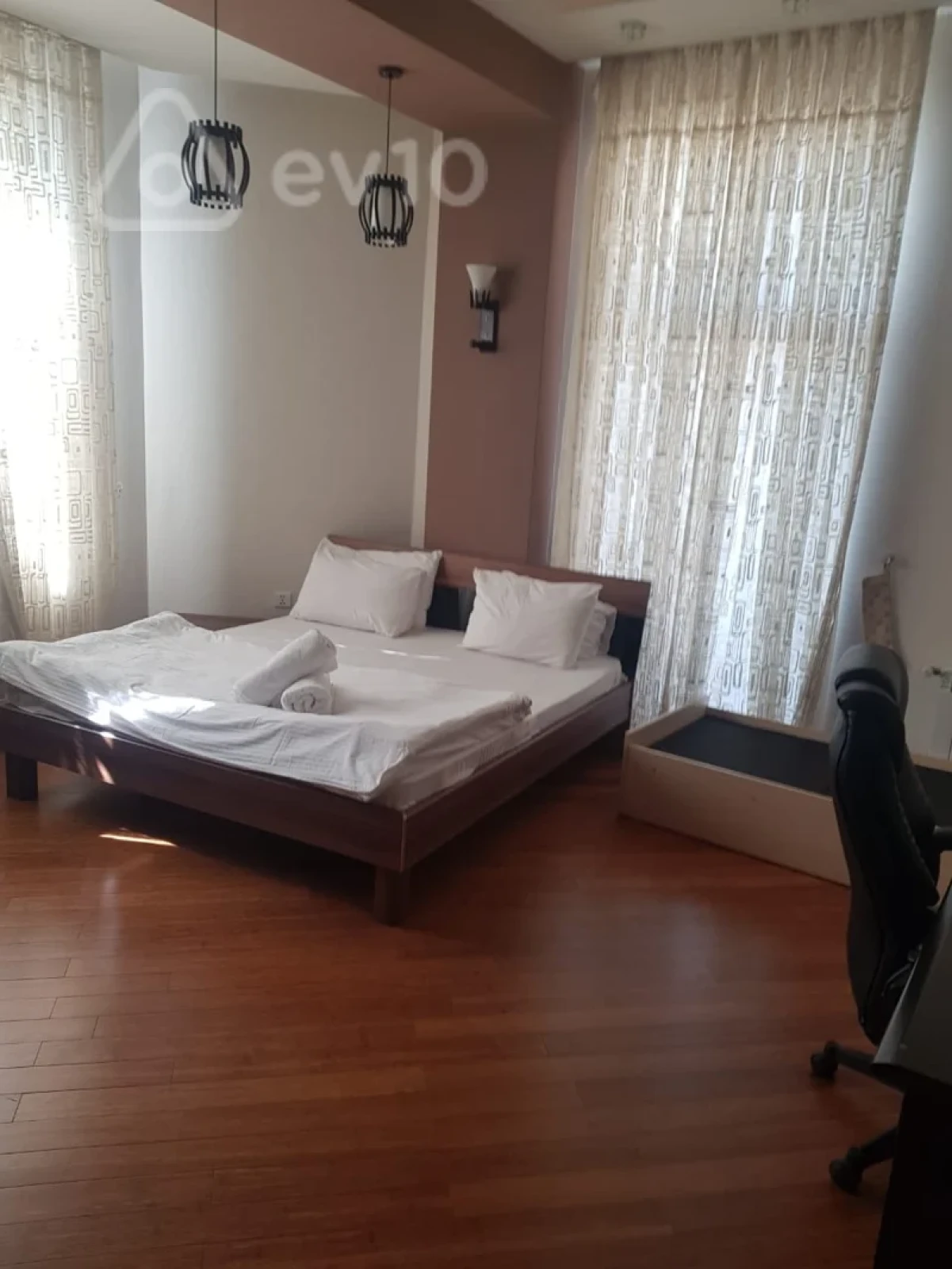 Kirayə verilir 4 otaqlı yeni tikili 210 m²