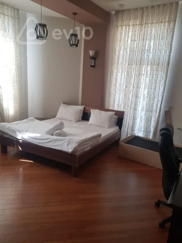 Kirayə verilir 4 otaqlı yeni tikili 210 m²