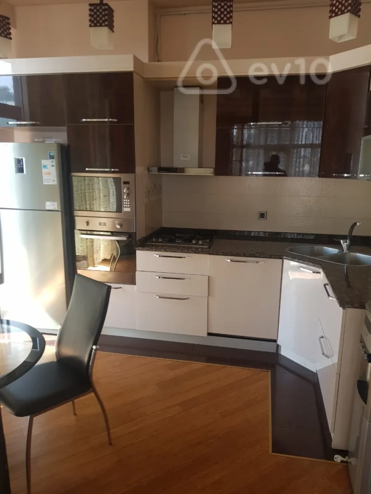 Kirayə verilir 4 otaqlı yeni tikili 210 m²