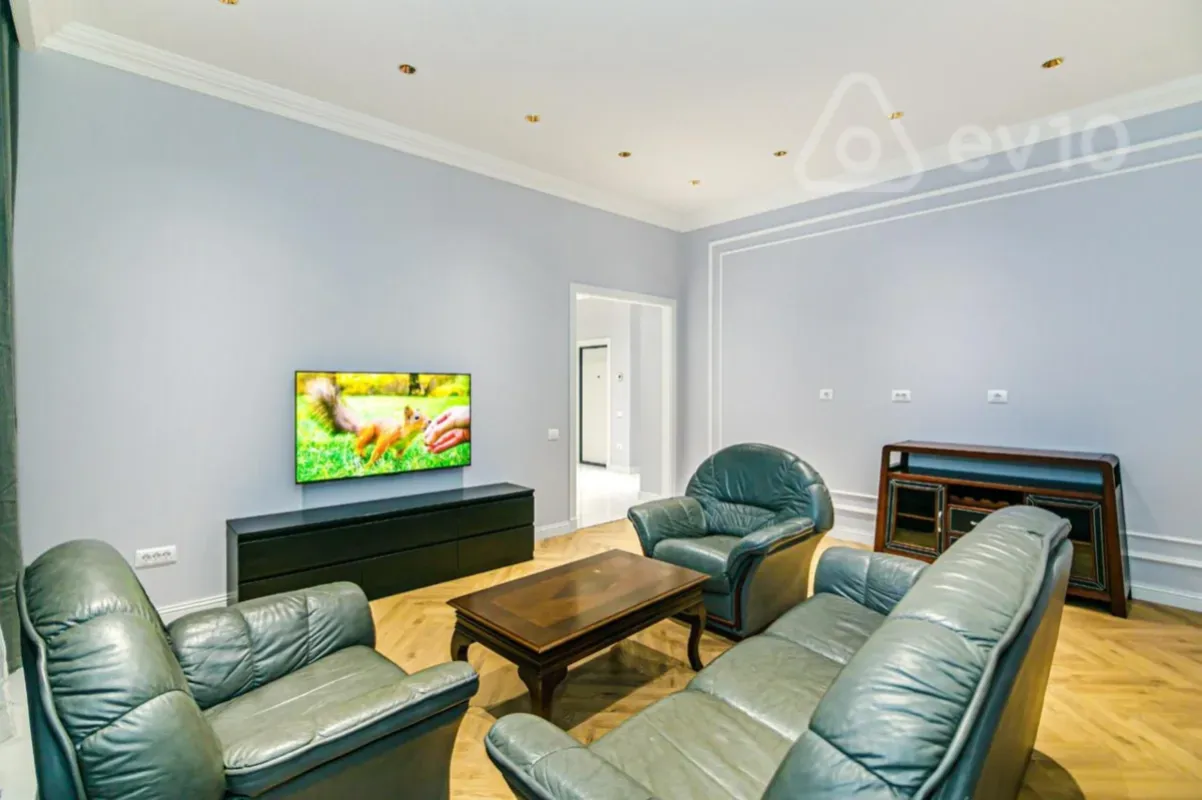 Kirayə verilir 3 otaqlı yeni tikili 150 m²