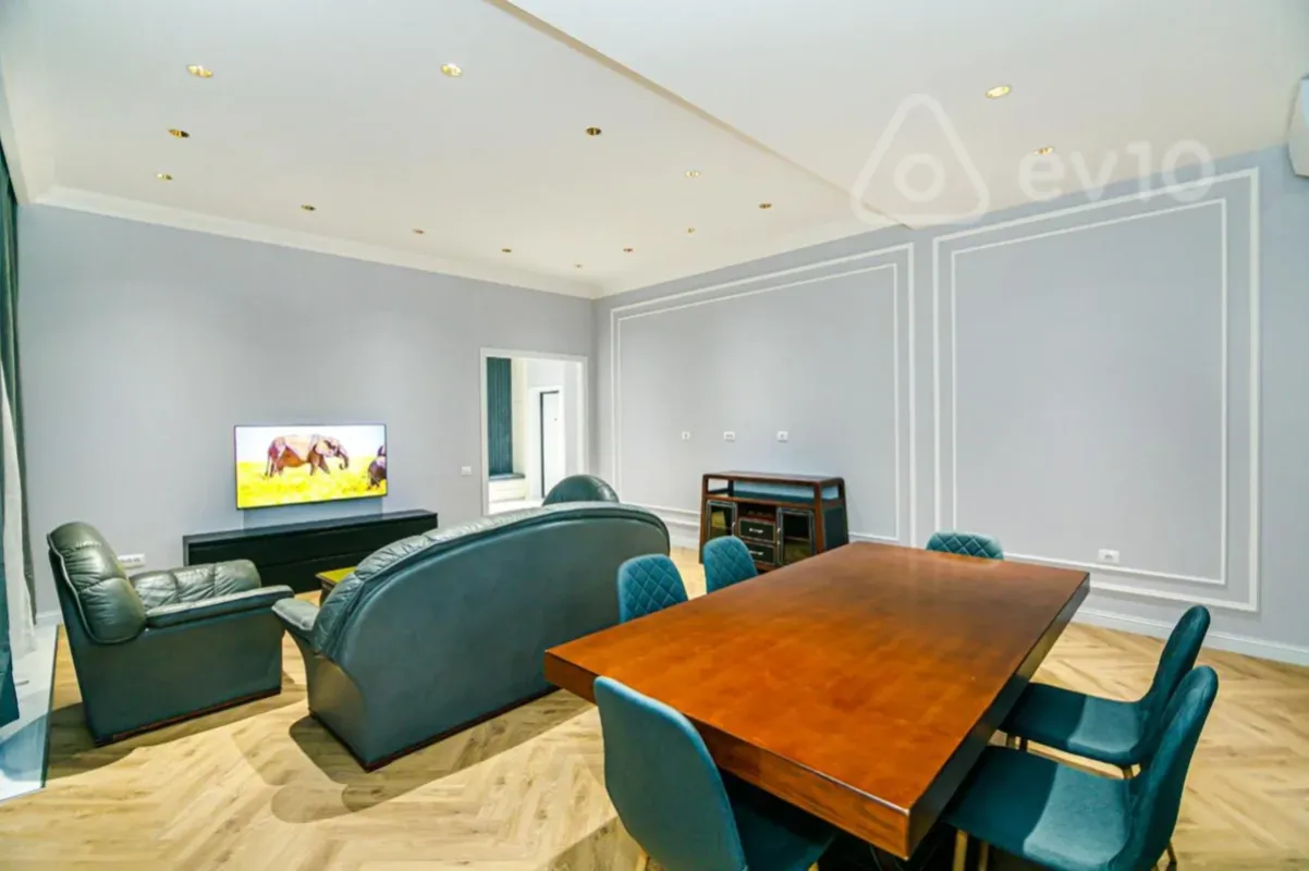 Kirayə verilir 3 otaqlı yeni tikili 150 m²