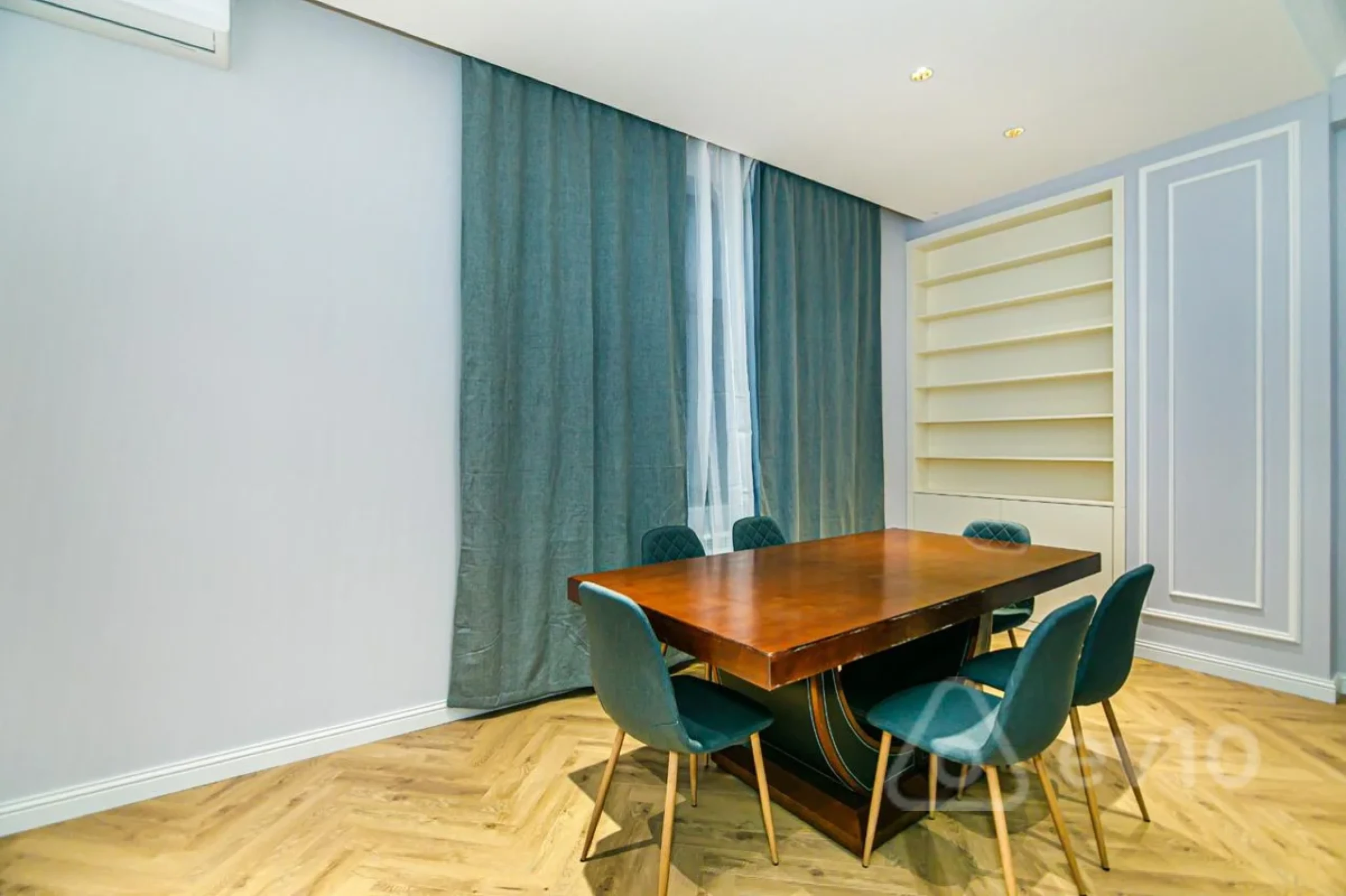 Kirayə verilir 3 otaqlı yeni tikili 150 m²