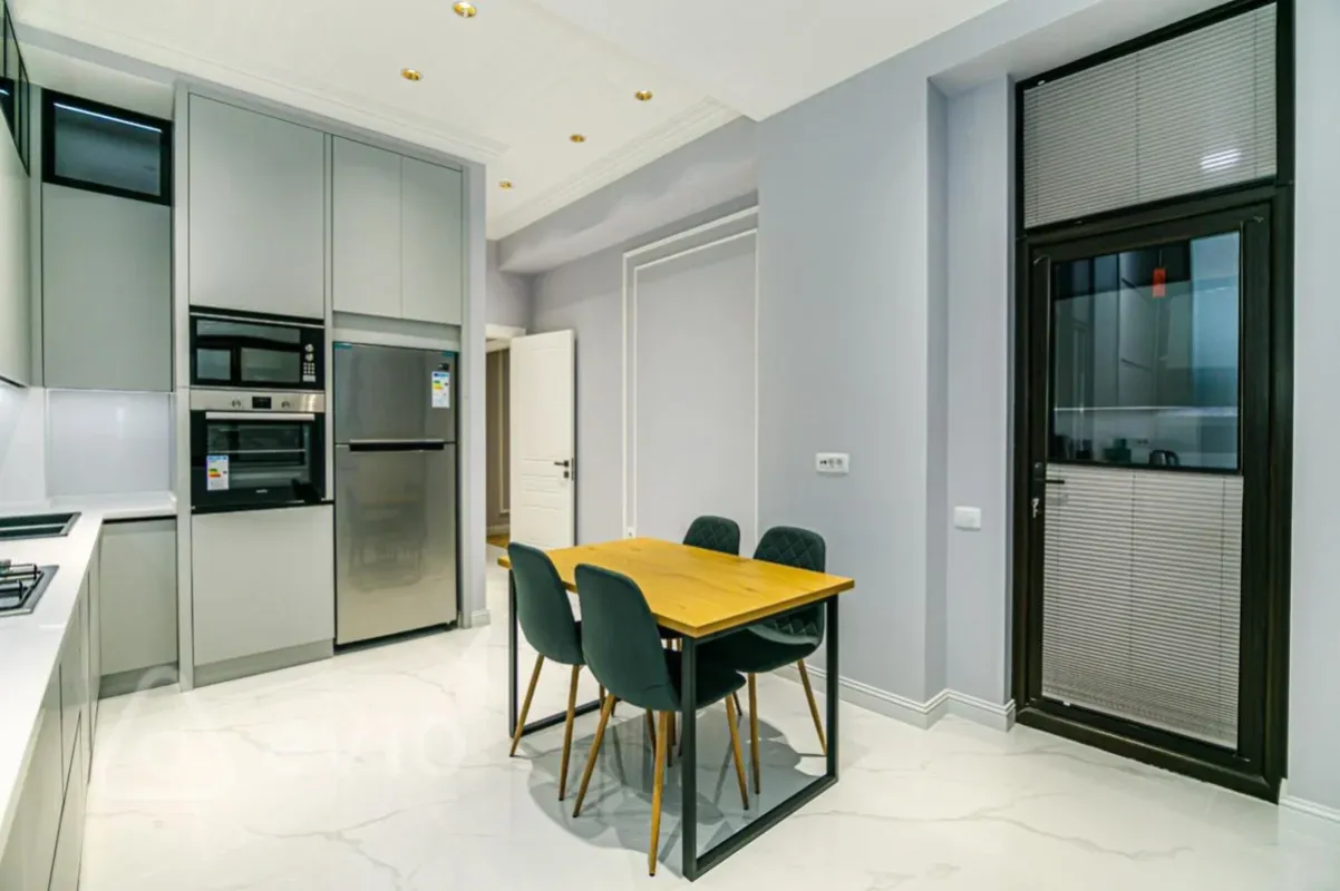 Kirayə verilir 3 otaqlı yeni tikili 150 m²